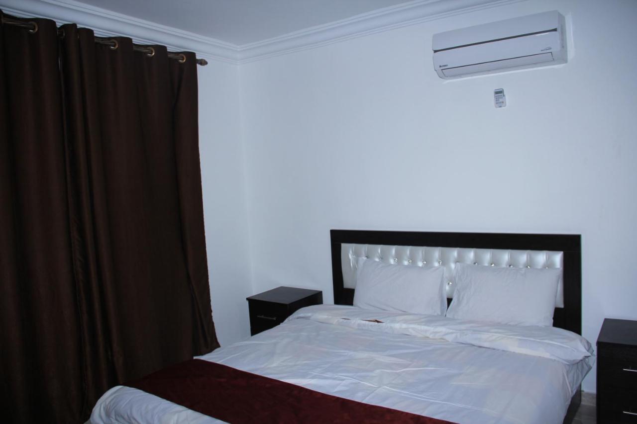 Weekend Hotel Акаба Екстериор снимка