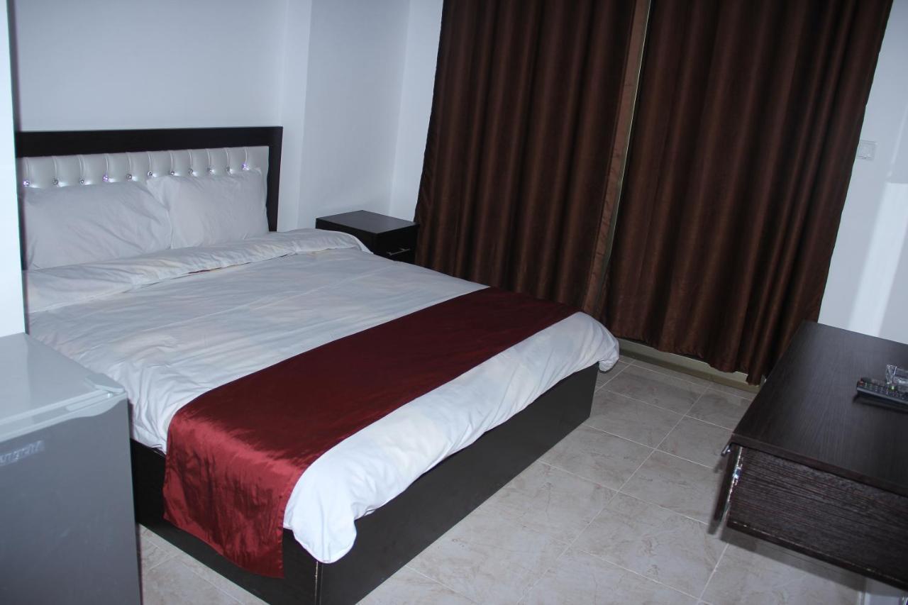 Weekend Hotel Акаба Екстериор снимка