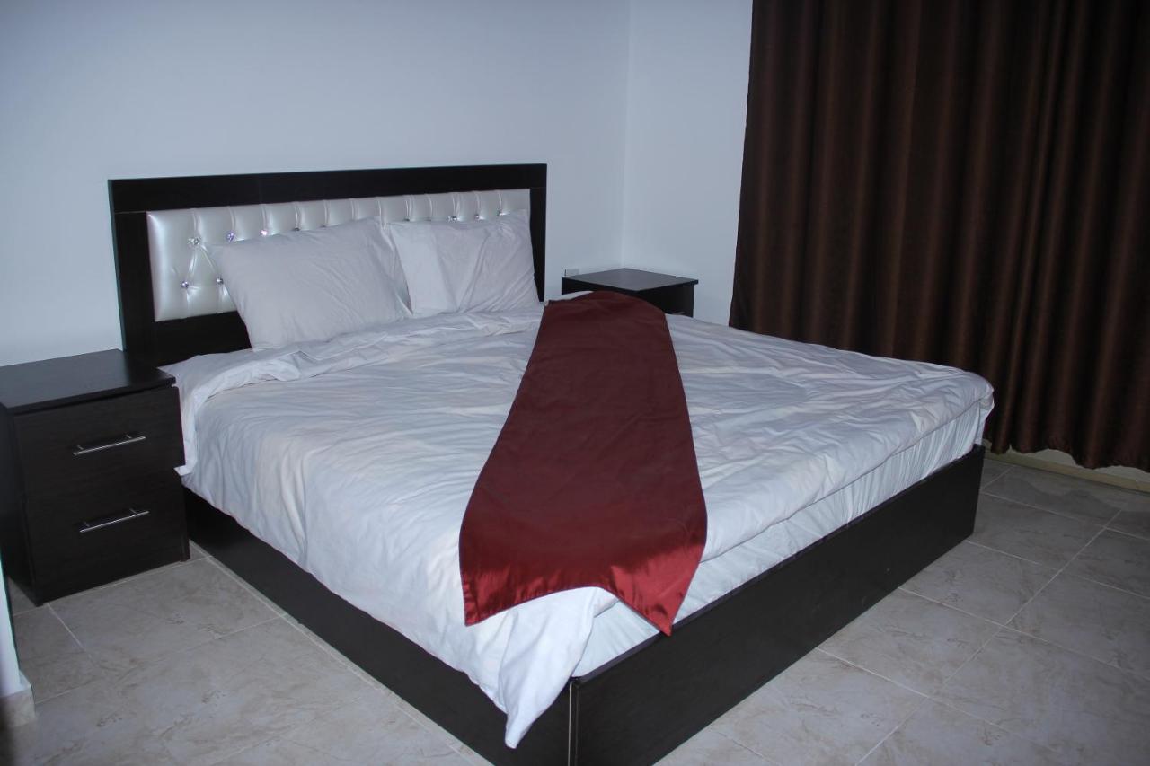 Weekend Hotel Акаба Екстериор снимка