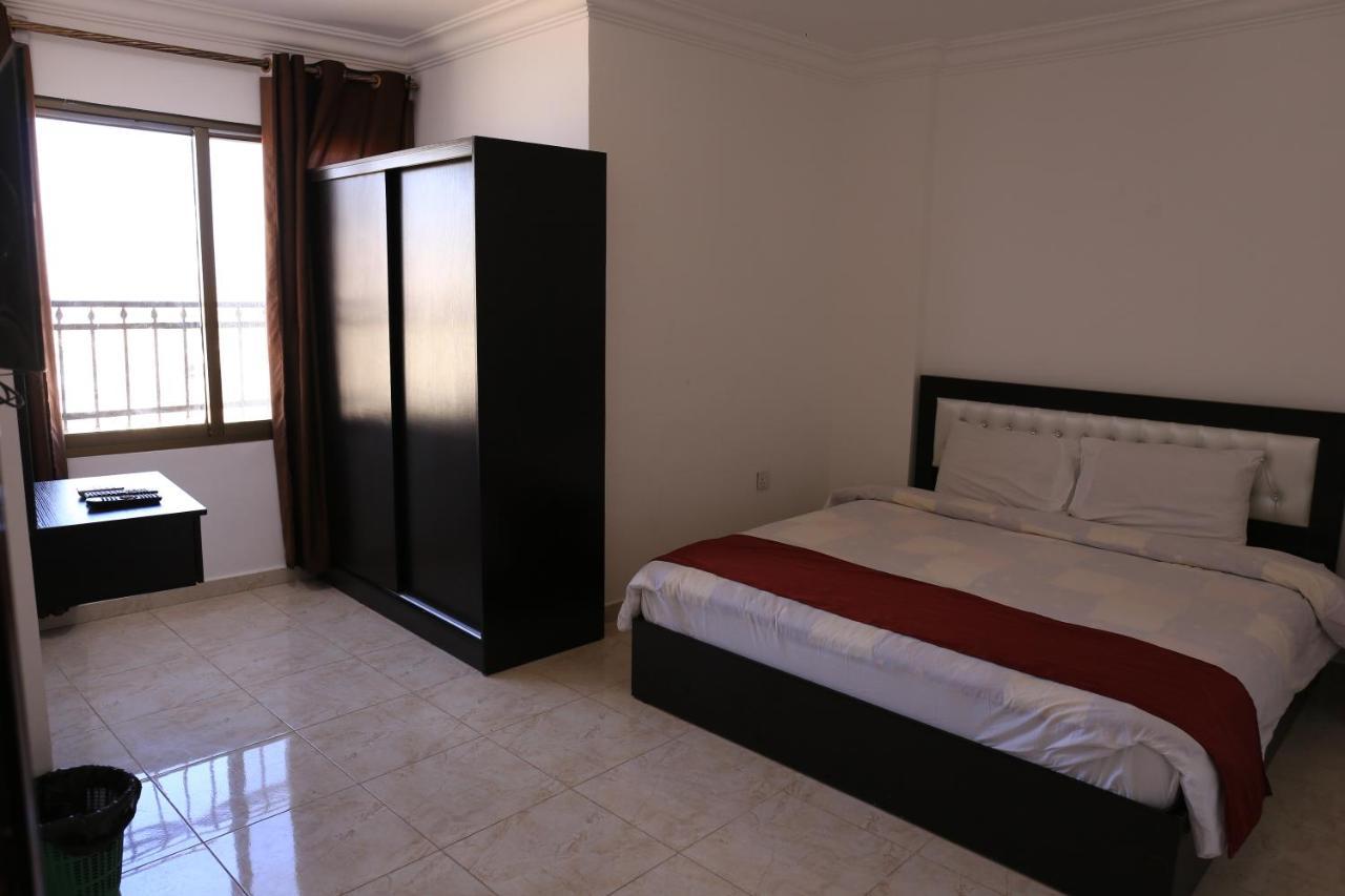 Weekend Hotel Акаба Екстериор снимка
