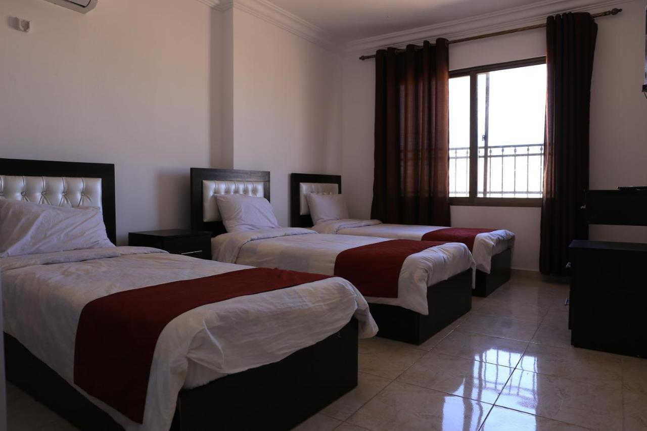 Weekend Hotel Акаба Екстериор снимка