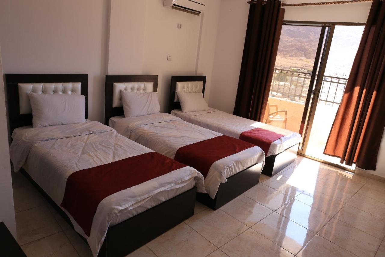 Weekend Hotel Акаба Екстериор снимка