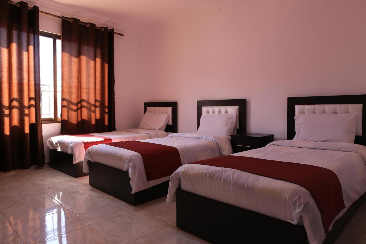Weekend Hotel Акаба Екстериор снимка