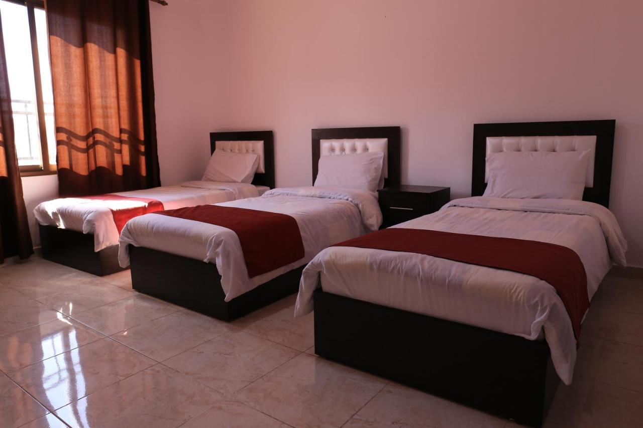 Weekend Hotel Акаба Екстериор снимка