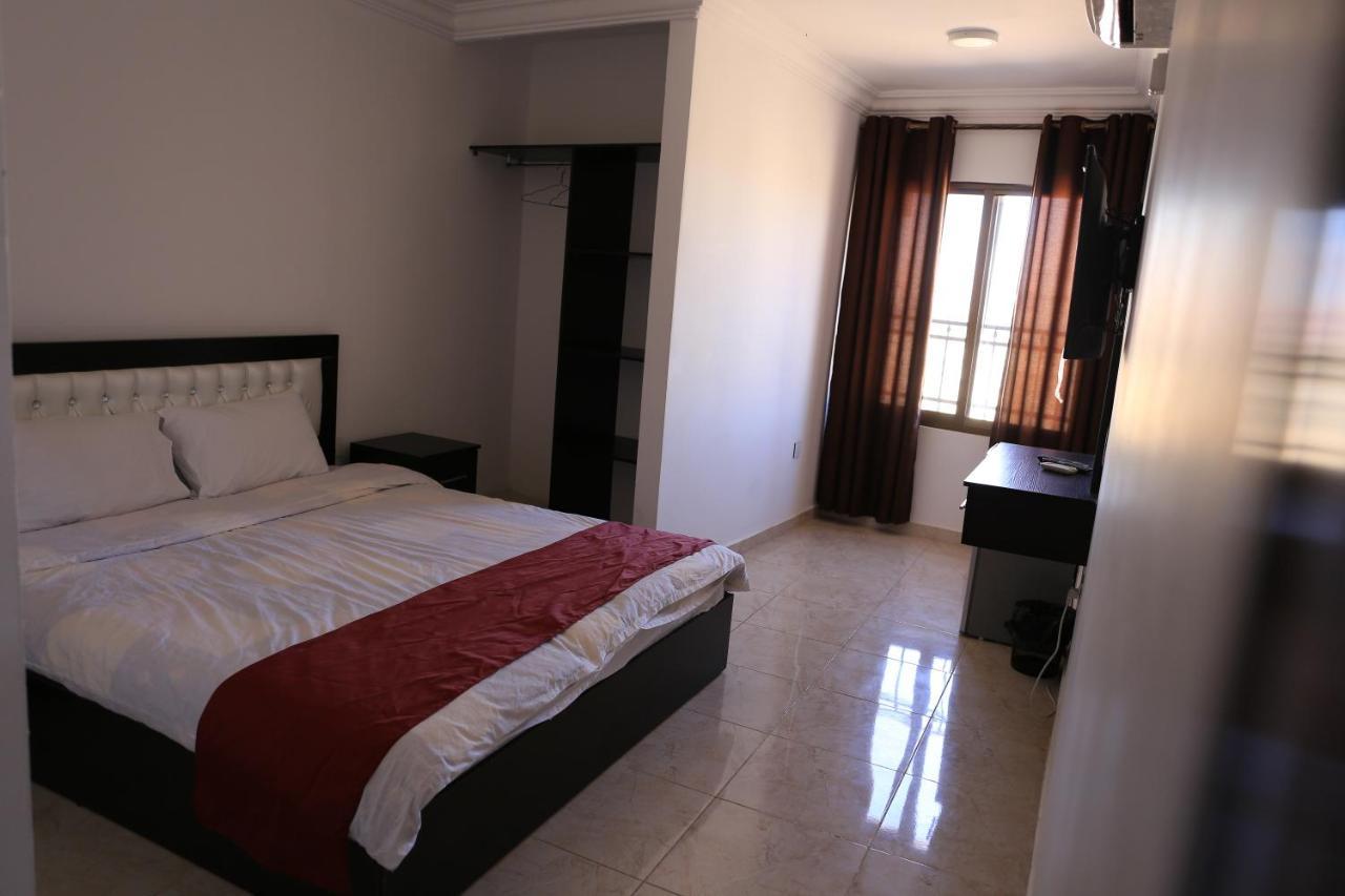 Weekend Hotel Акаба Екстериор снимка