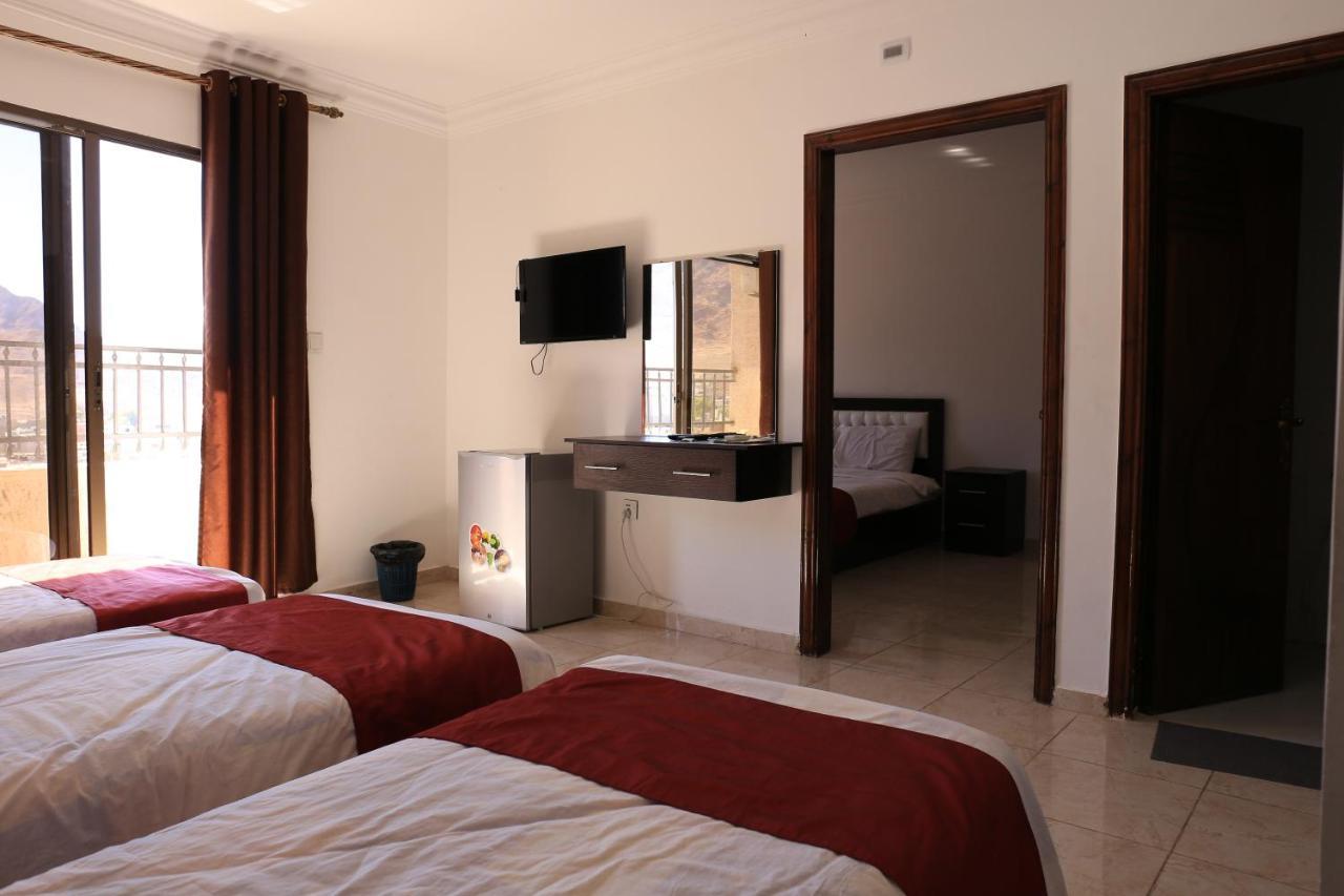 Weekend Hotel Акаба Екстериор снимка